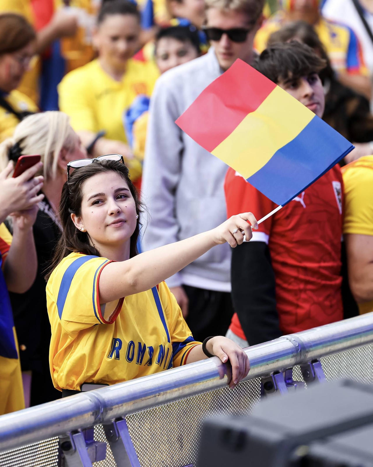 'Lốc da cam' cuốn phăng Romania