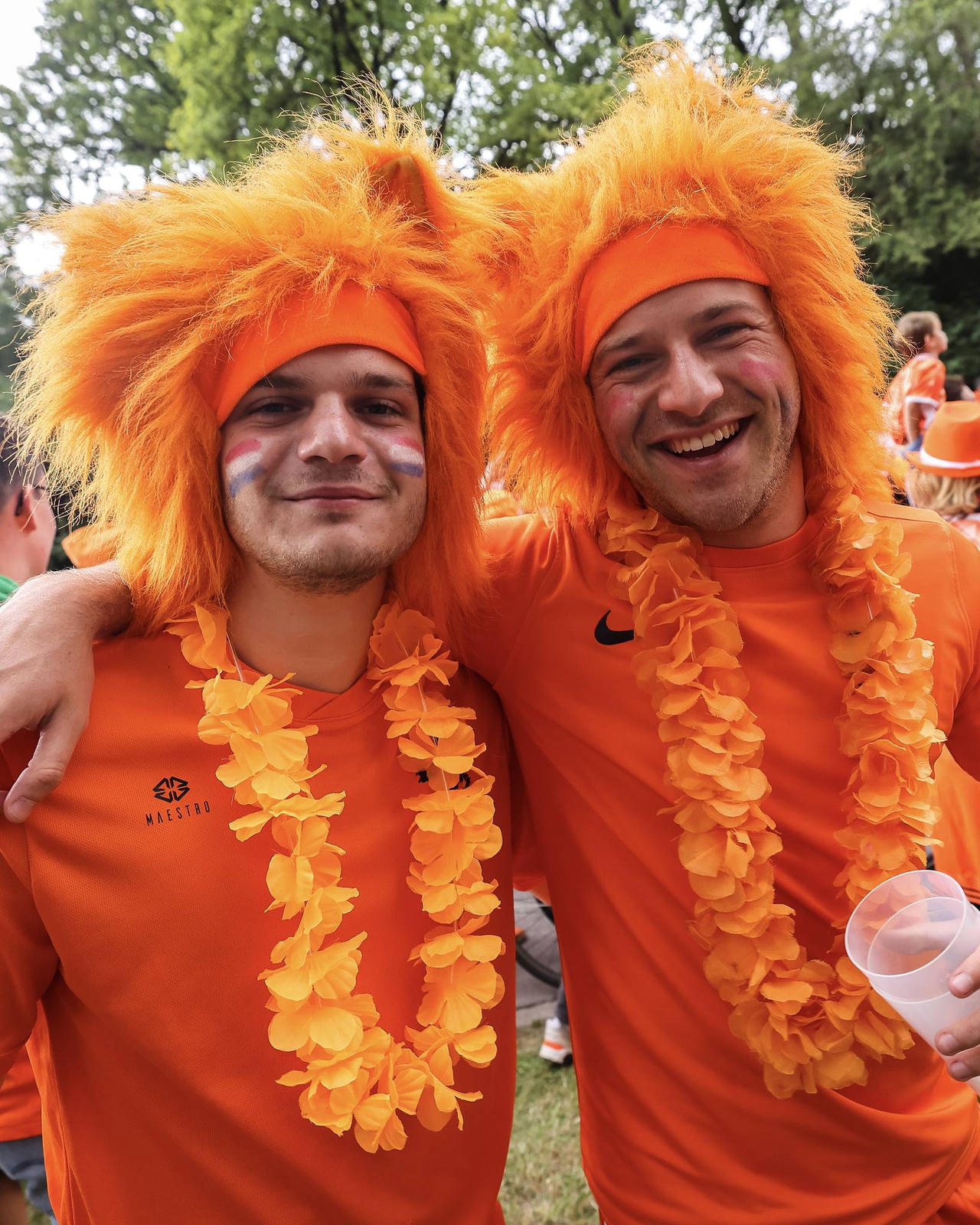 'Lốc da cam' cuốn phăng Romania