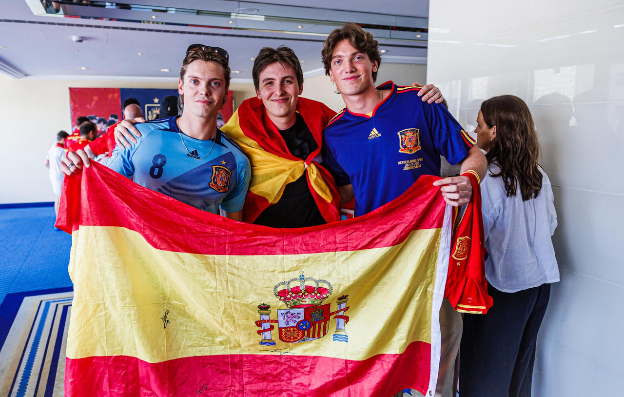 Tây Ban Nha vào bán kết