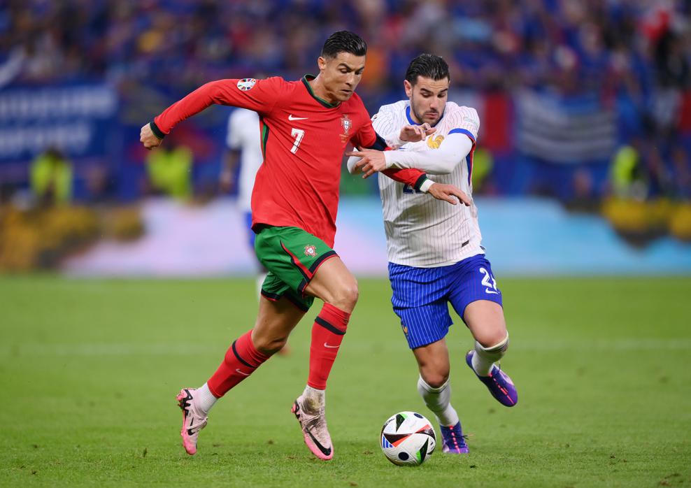 Ronaldo buồn bã rời EURO 2024