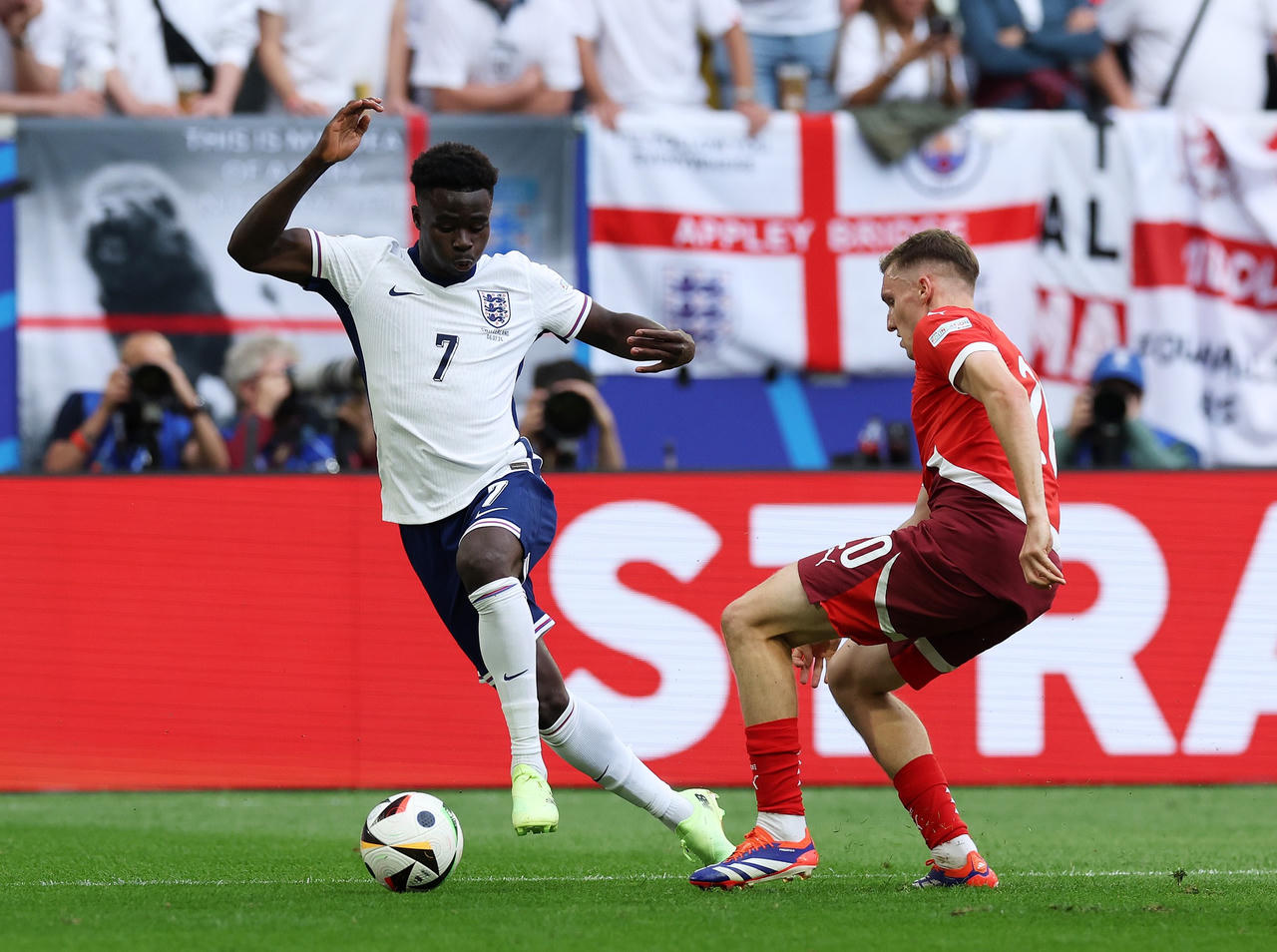 Đội tuyển Anh vào bán kết sau loạt 11 mét