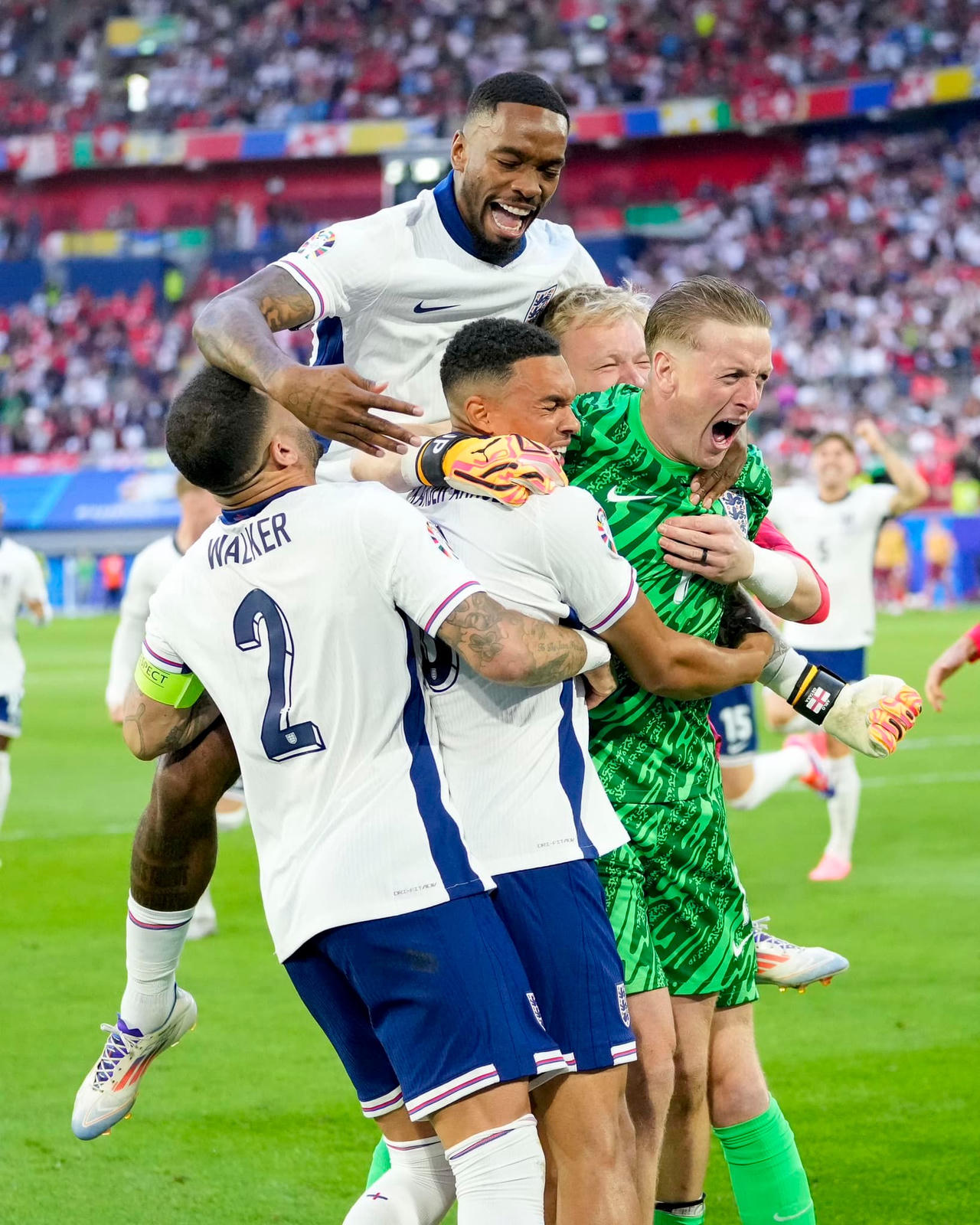 Bốn 'đại gia' ở bán kết: Ai sẽ lên ngôi?