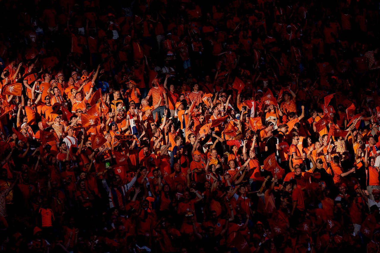 Hà Lan ngược dòng vào bán kết