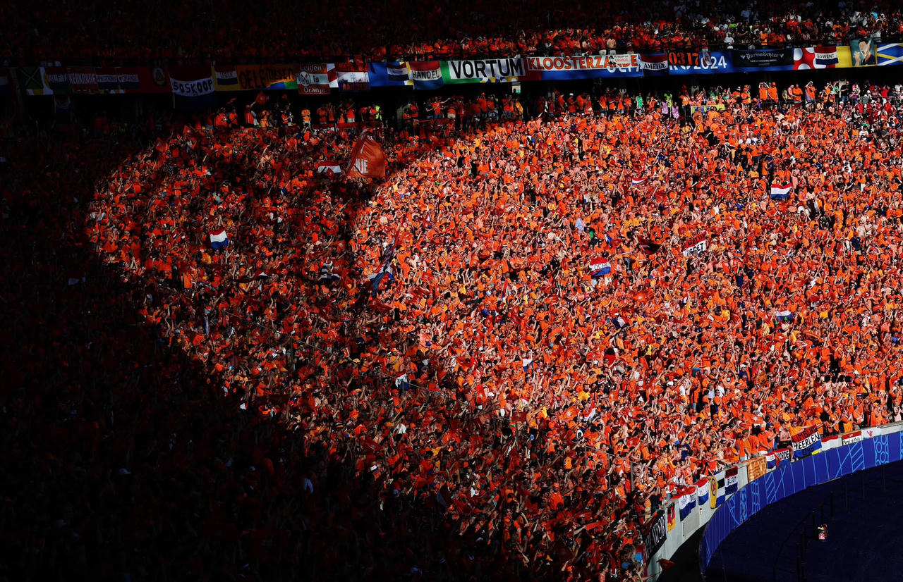 Sư tử trong cơn lốc