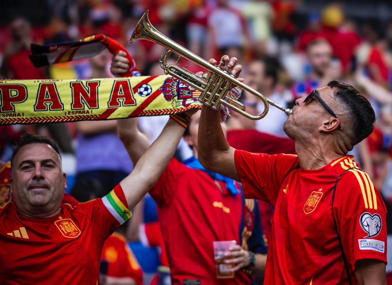 Tây Ban Nha vào chung kết