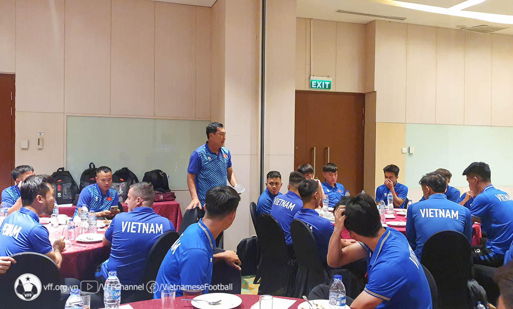 U19 Việt Nam mất gần 1 ngày để di chuyển đến Indonesia