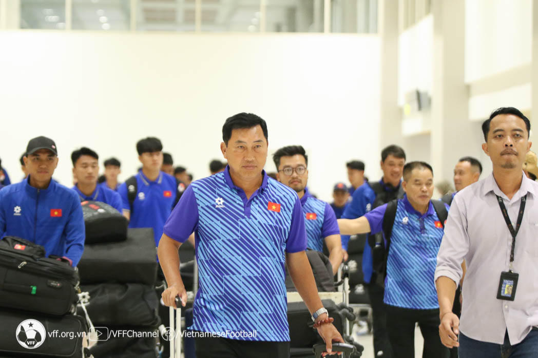 U19 Việt Nam mất gần 1 ngày để di chuyển đến Indonesia