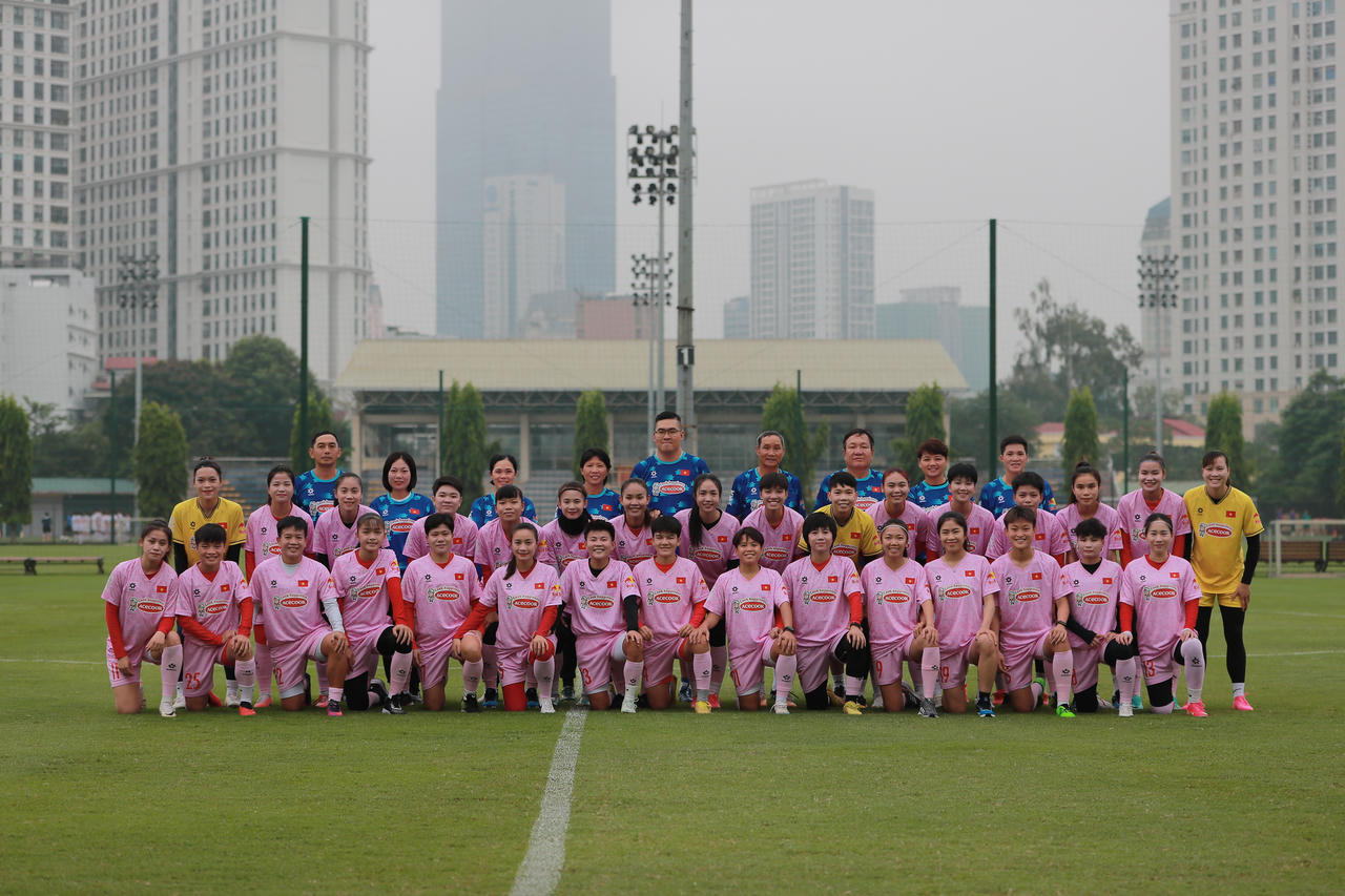 Huỳnh Như hội quân cùng đội tuyển nữ Việt Nam 