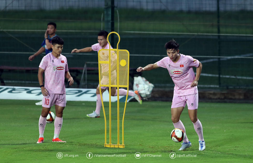 Tuấn Hải háo hức "đối đầu" với Thái Lan