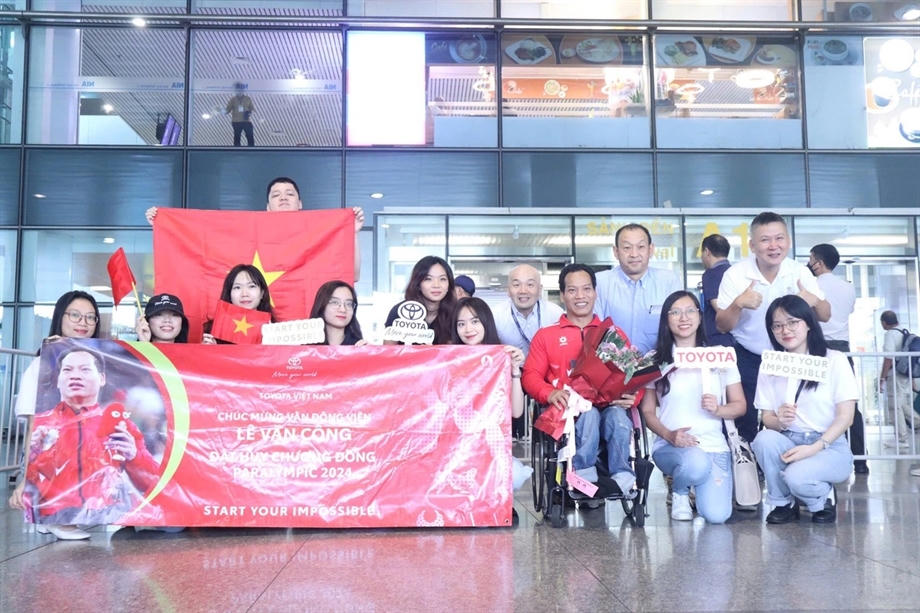  Đoàn thể thao người khuyết tật Việt Nam về nước 