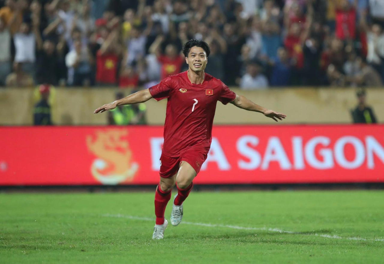 Đá cho Giải Hạng Nhất có phải Công Phượng đang thụt lùi?