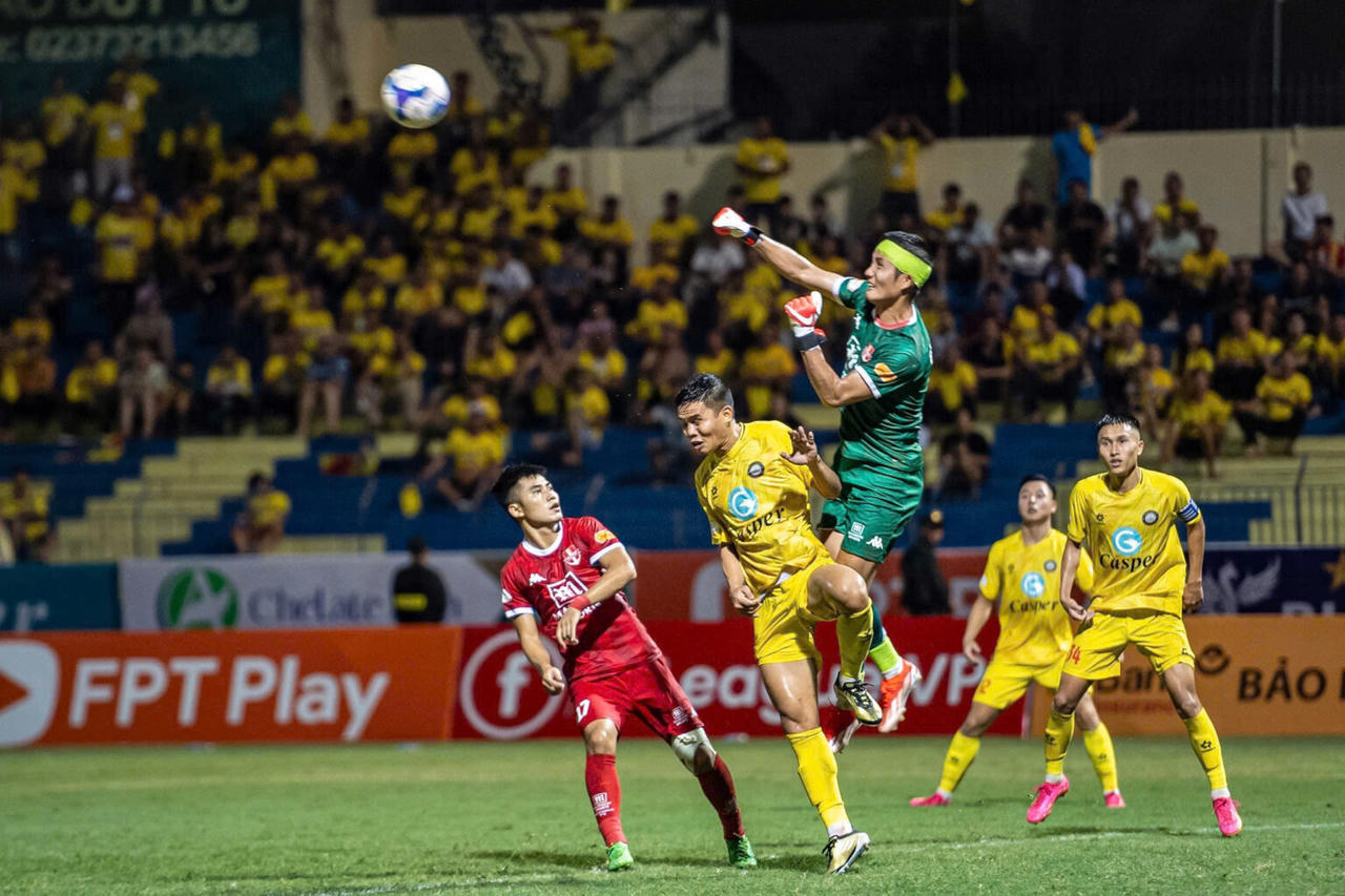 Vòng 3 V.League: Những màn rượt đuổi tỷ số hấp dẫn