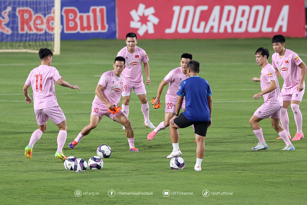 Hùng Dũng nói về phong độ của Văn Quyết