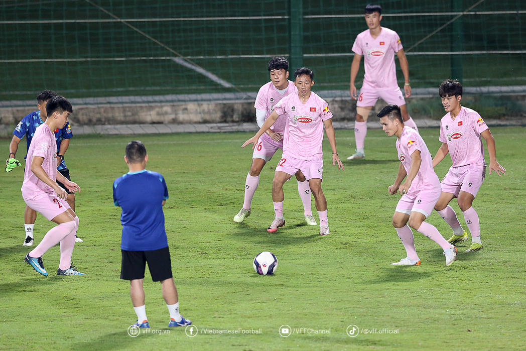 Châu Ngọc Quang nói về việc cạnh tranh vị trí với Quang Hải