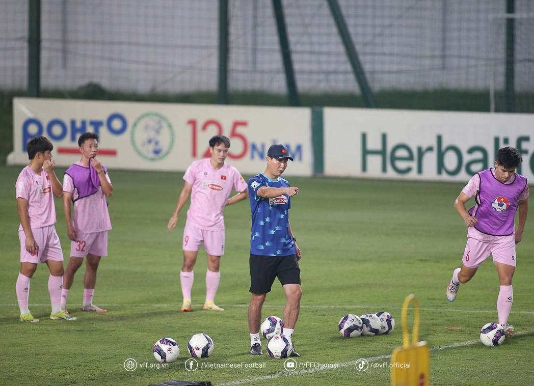 Trở lại thủ quân đội tuyển Quốc gia, Quế Ngọc Hải nói gì?