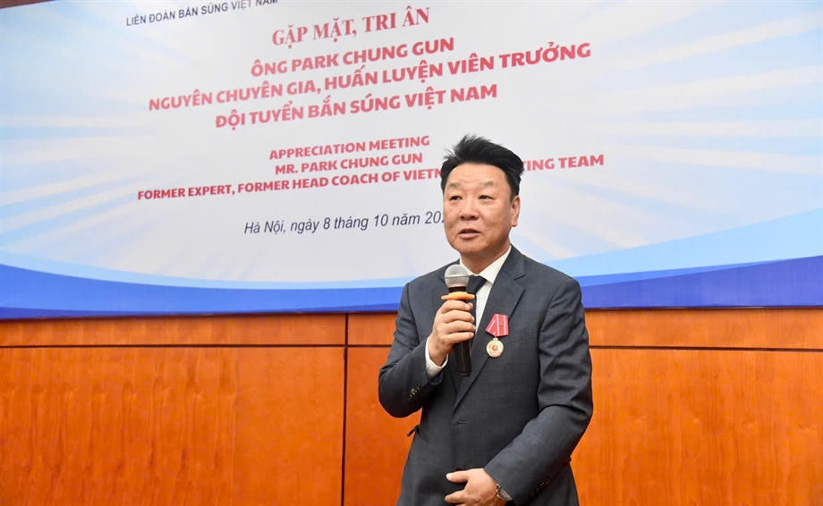 Ông Park Chung-gun nhận Huân chương Lao động hạng Ba 