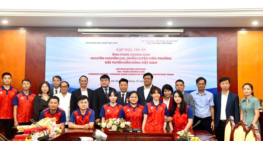 Ông Park Chung-gun nhận Huân chương Lao động hạng Ba 