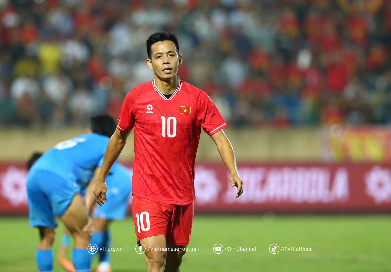 HLV Kim Sang Sik nói về Văn Quyết