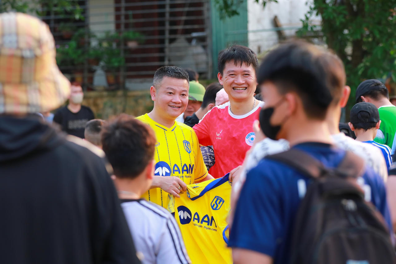 Văn Quyến hoàn thành khóa học HLV chứng chỉ A/AFC