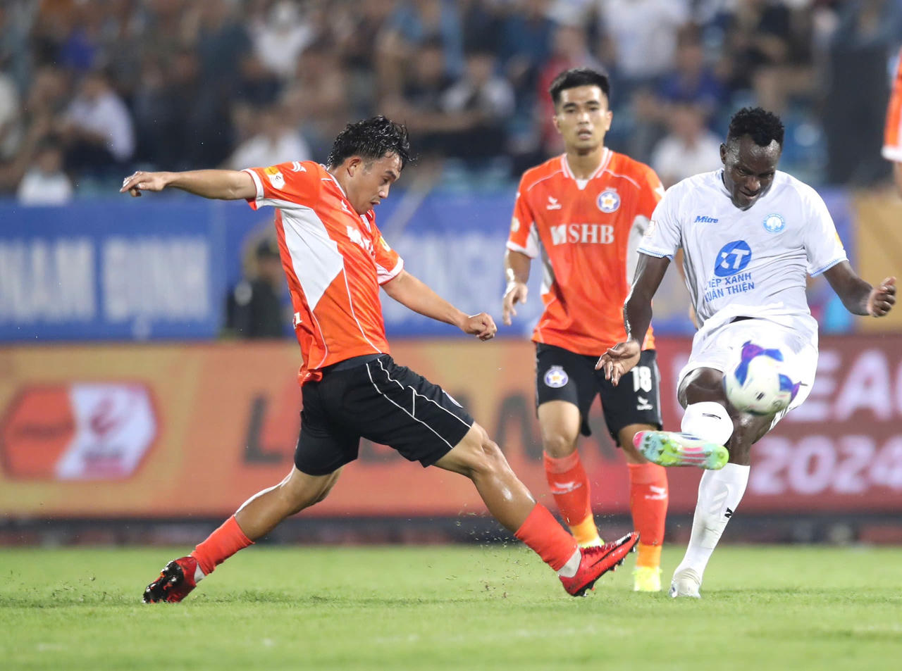 Vòng 8 V.League 2024/25: Vòng đấu của nhiều siêu phẩm