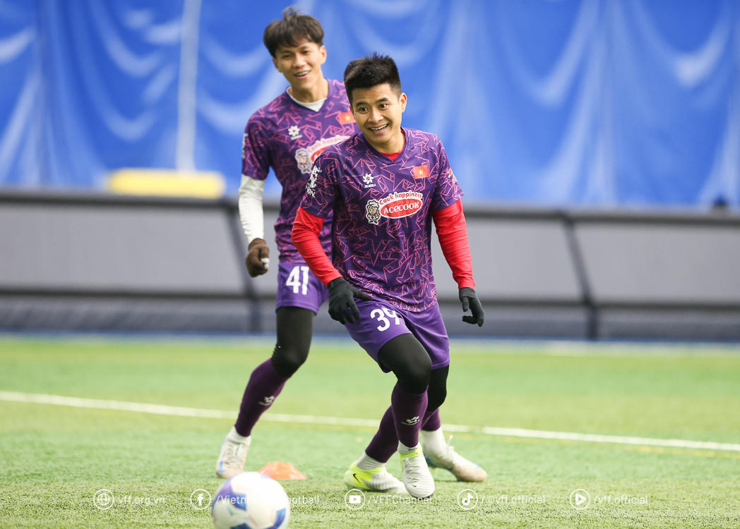 Đội tuyển Việt Nam tham quan cổ tự Bukguksa 