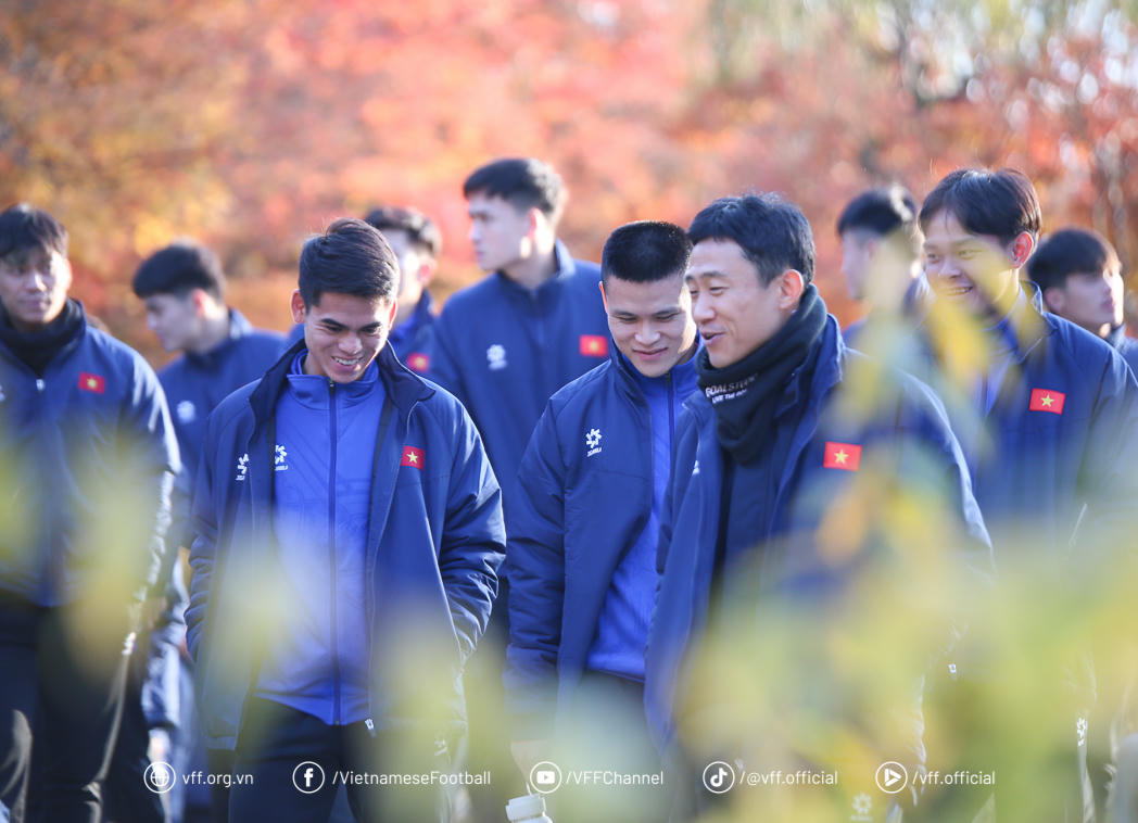 Đội tuyển Việt Nam tham quan cổ tự Bukguksa 