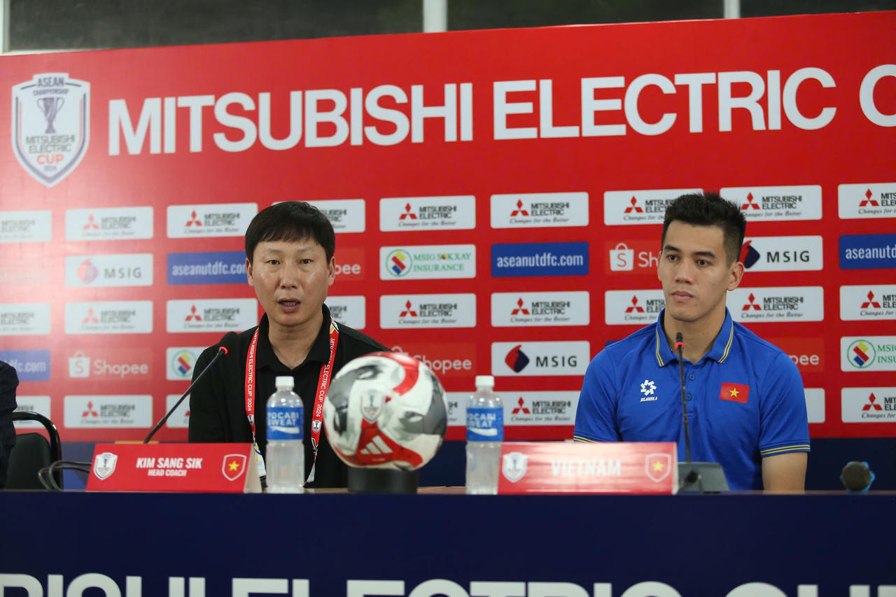 Ông Kim Sang Sik hài lòng về lối chơi đội tuyển