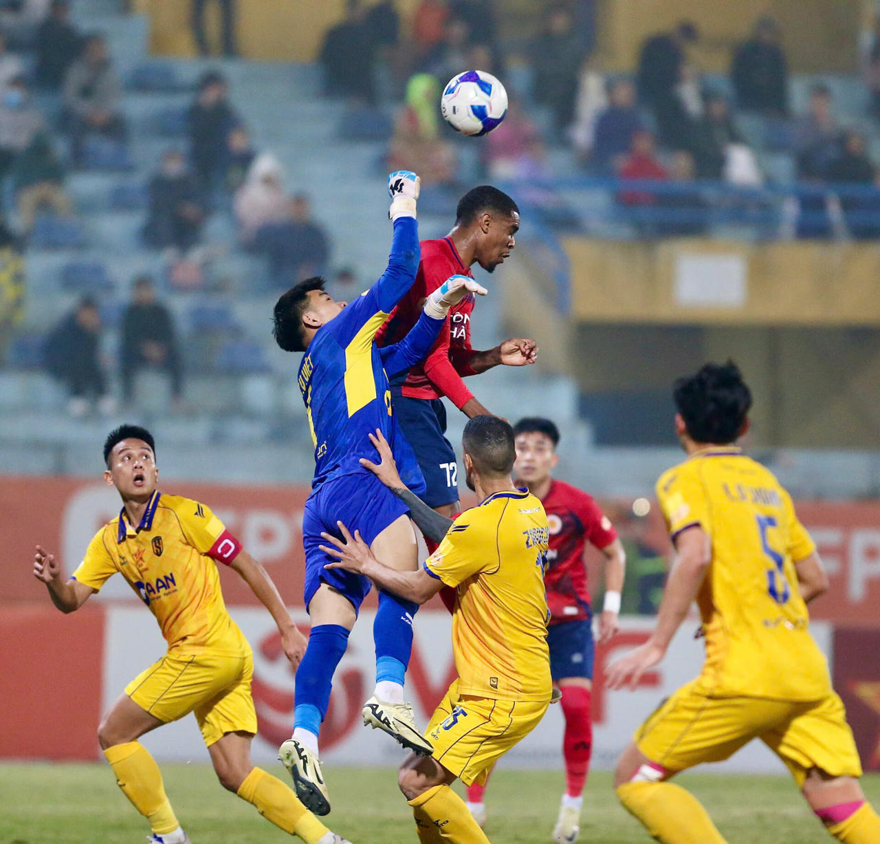 Sông Lam Nghệ An 'ngáng đường' Công an Hà Nội