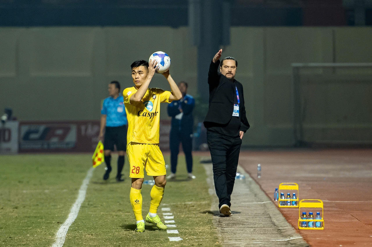 HLV Popov nói về khó khăn của Đông Á Thanh Hoá