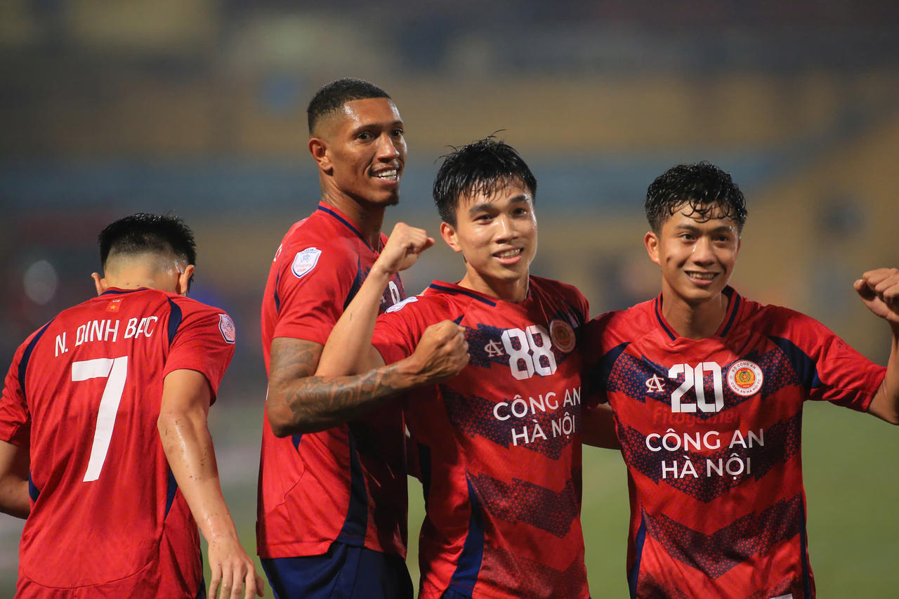 HLV Polking nói về chiến thắng trước Borneo FC