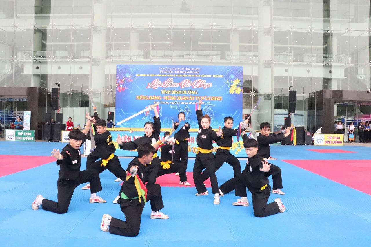  Liên hoan Võ nhạc mừng Đảng - mừng Xuân tại Bình Dương