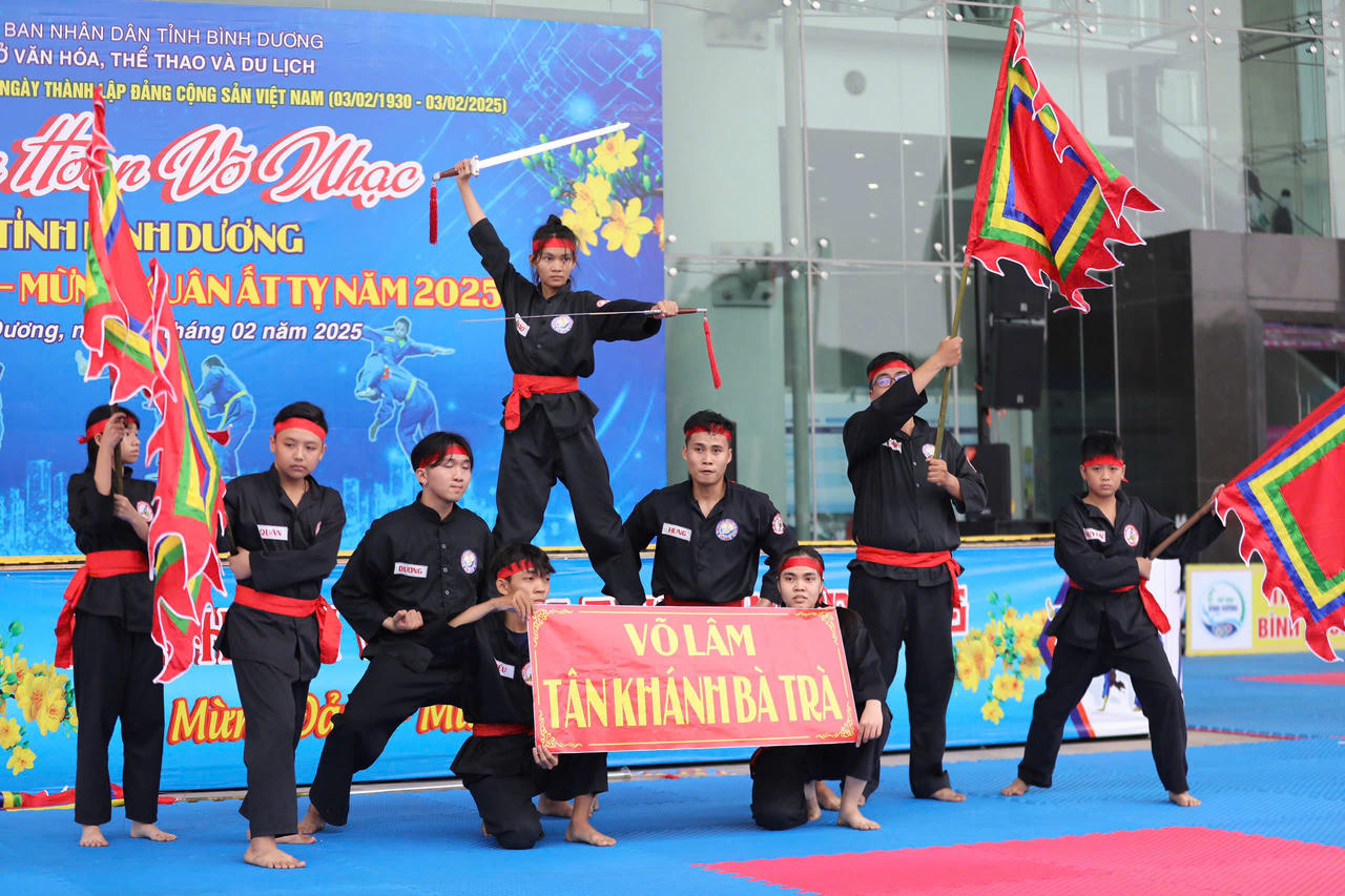  Liên hoan Võ nhạc mừng Đảng - mừng Xuân tại Bình Dương