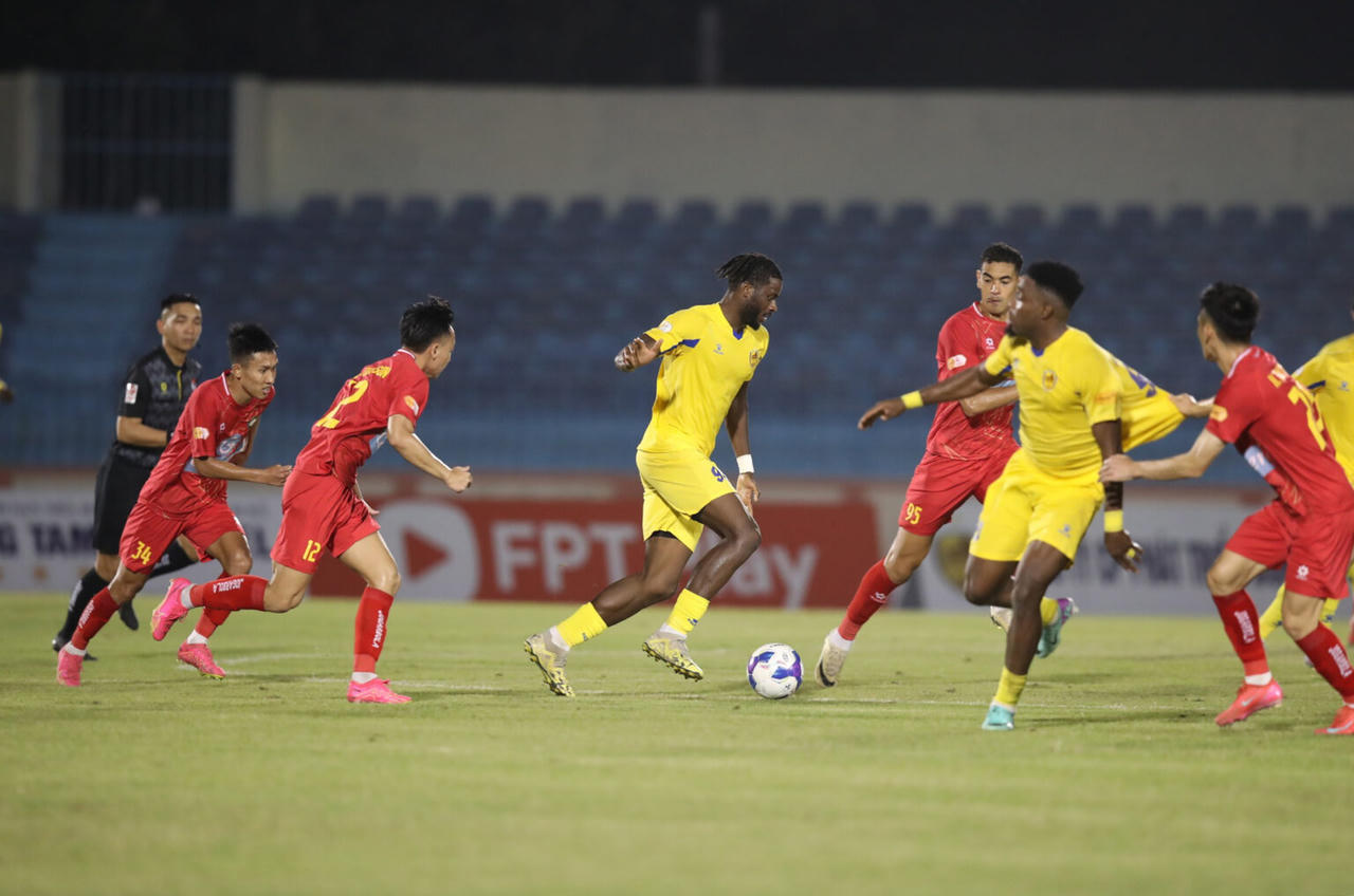 Cuộc tái đấu trên sân Hàng Đẫy