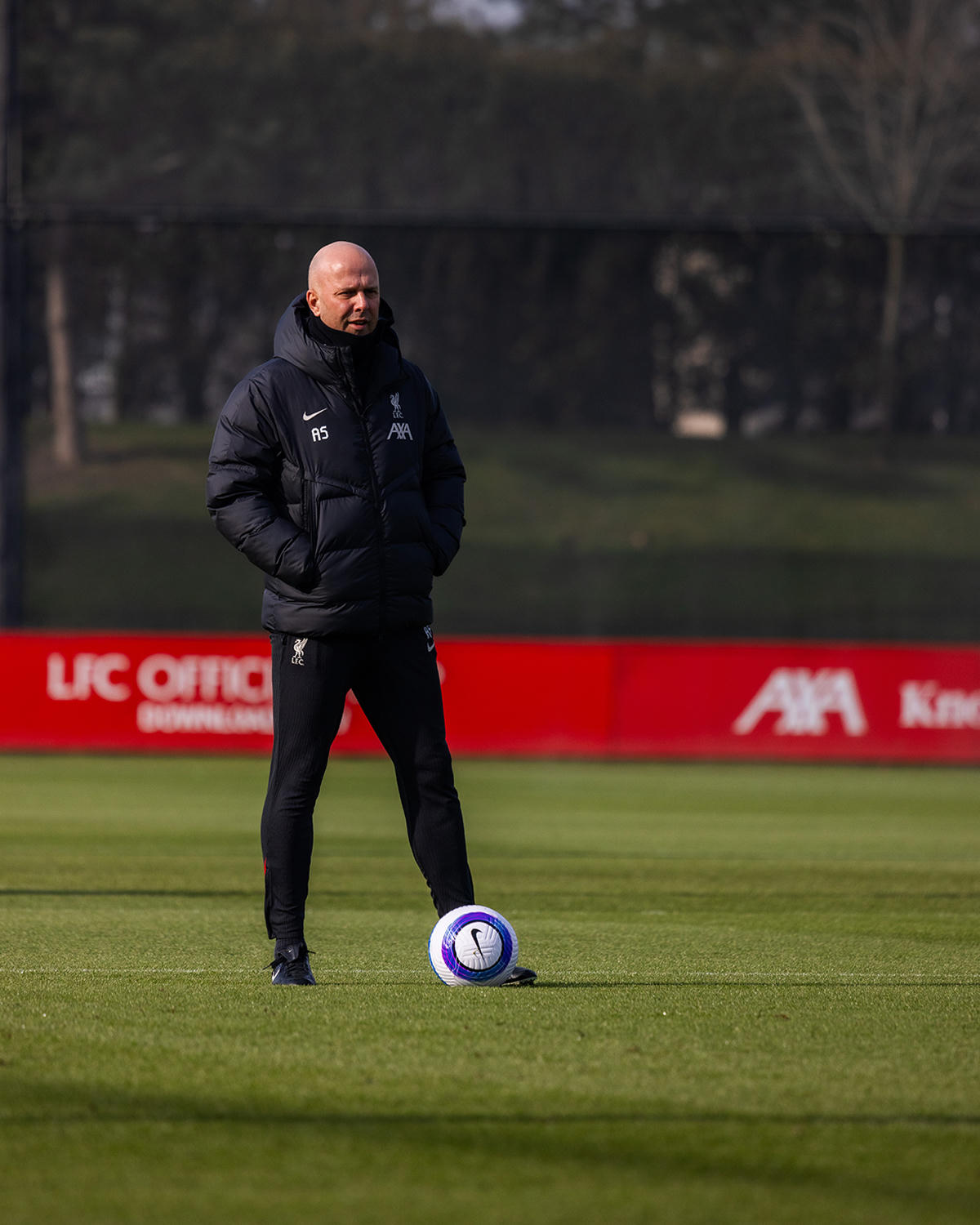 Liverpool chạm một tay vào chức vô địch