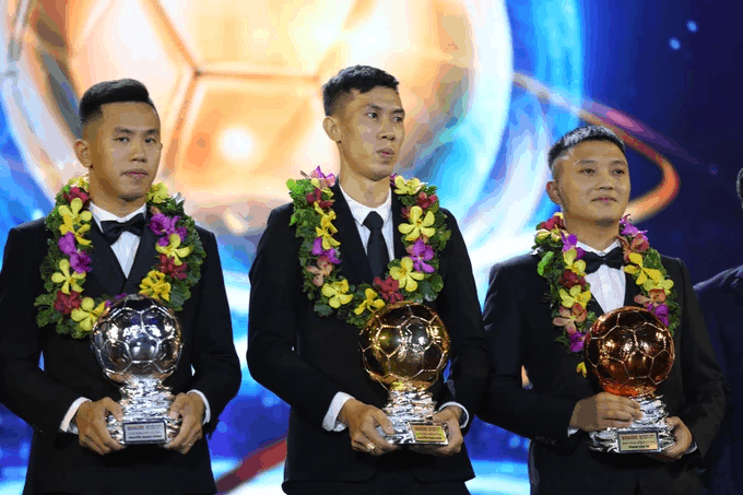 Tiến Linh lần đầu tiên đoạt Quả bóng vàng