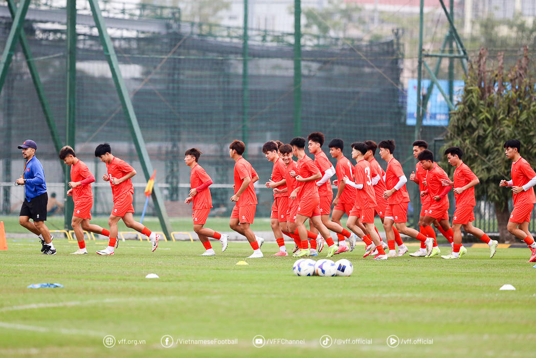 HLV Cristiano Roland nói về Việt kiều Thomas Mai Veeren