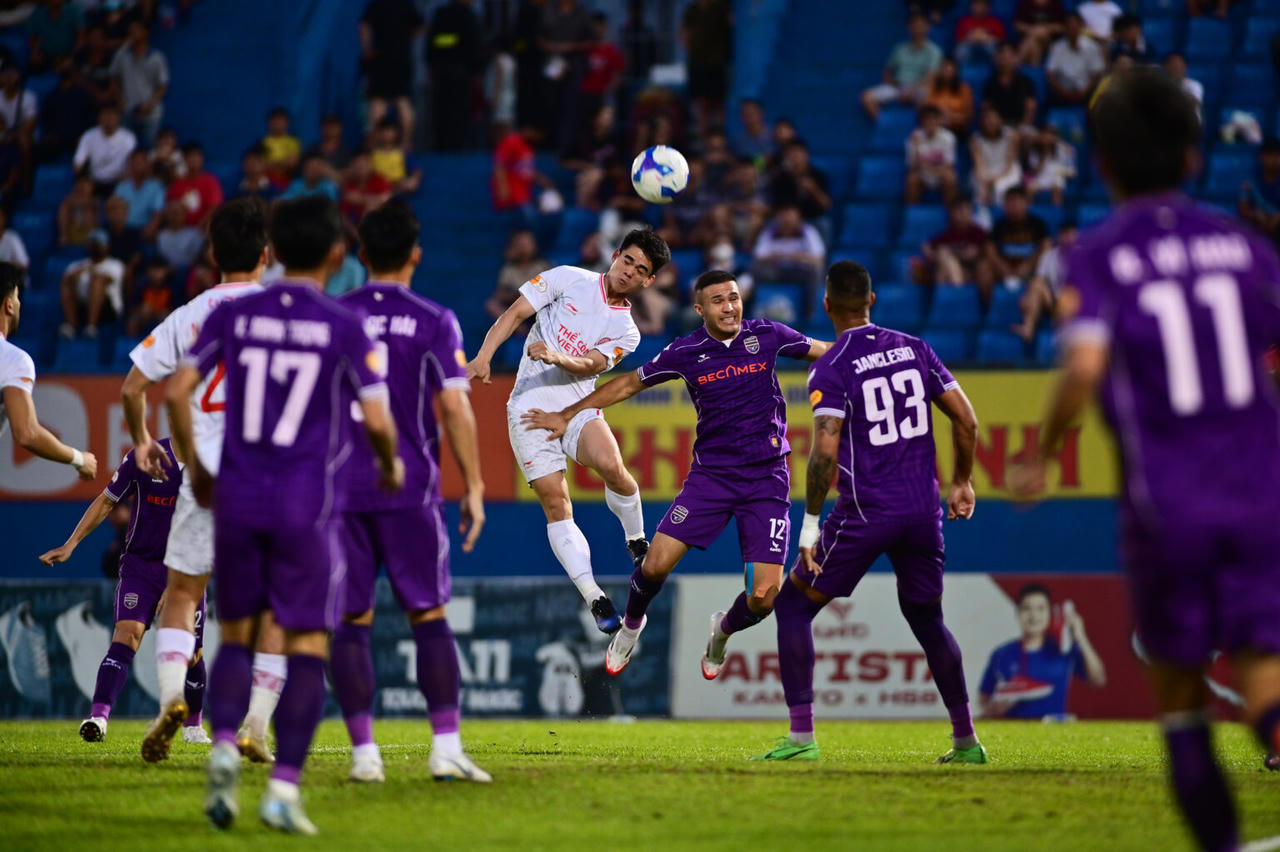 Vòng 16 V.League 2024/25: Cuộc đua vô địch và trụ hạng vẫn đầy kịch tính