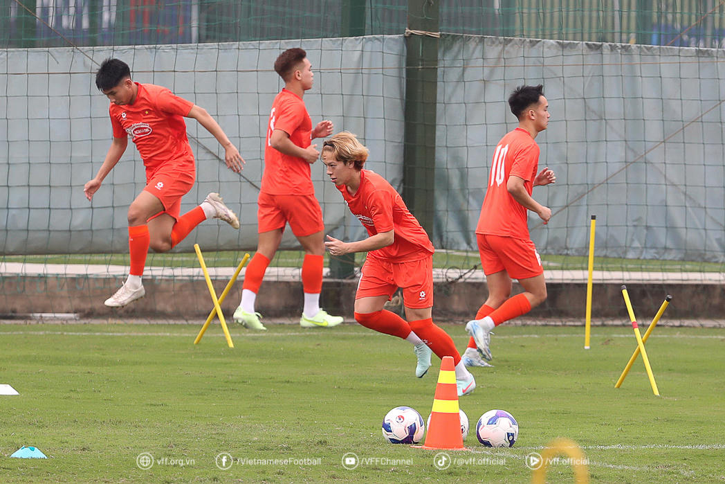 Bộ đội Việt Kiều được đồng đội khen ngợi