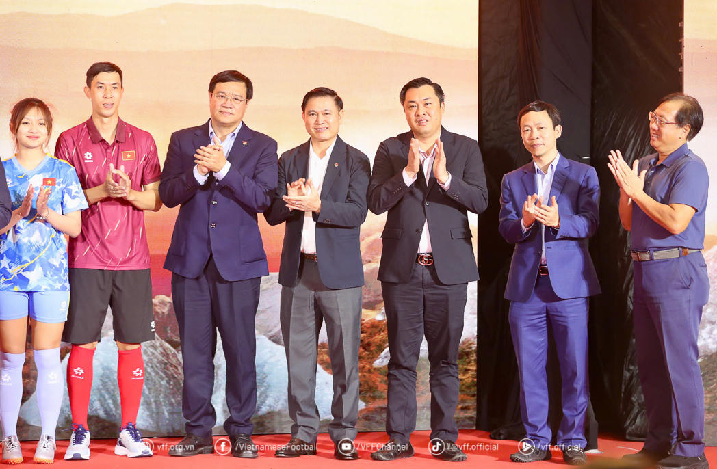 Phó Chủ tịch VFF Trần Anh Tú xuất hiện