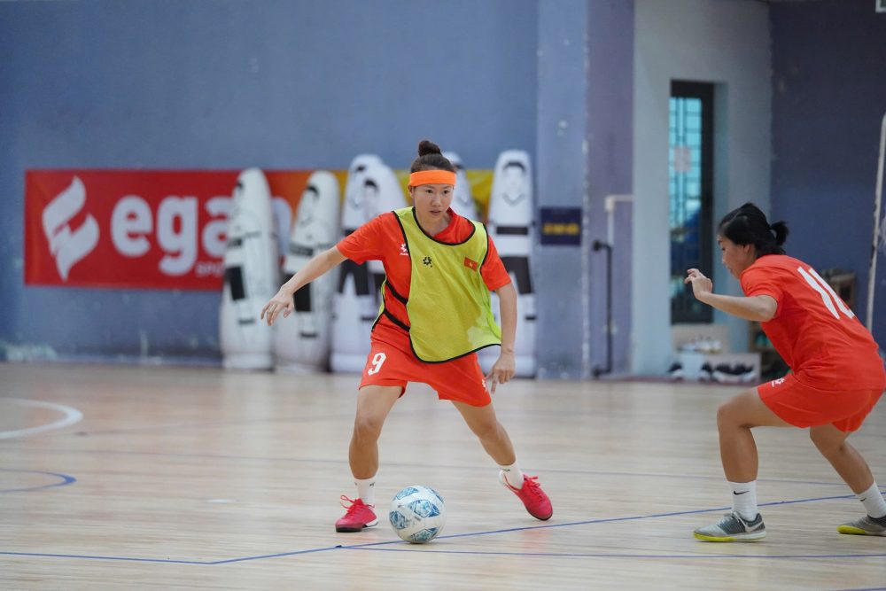 Futsal nữ Việt Nam nghiên cứu đối thủ mạnh Iran