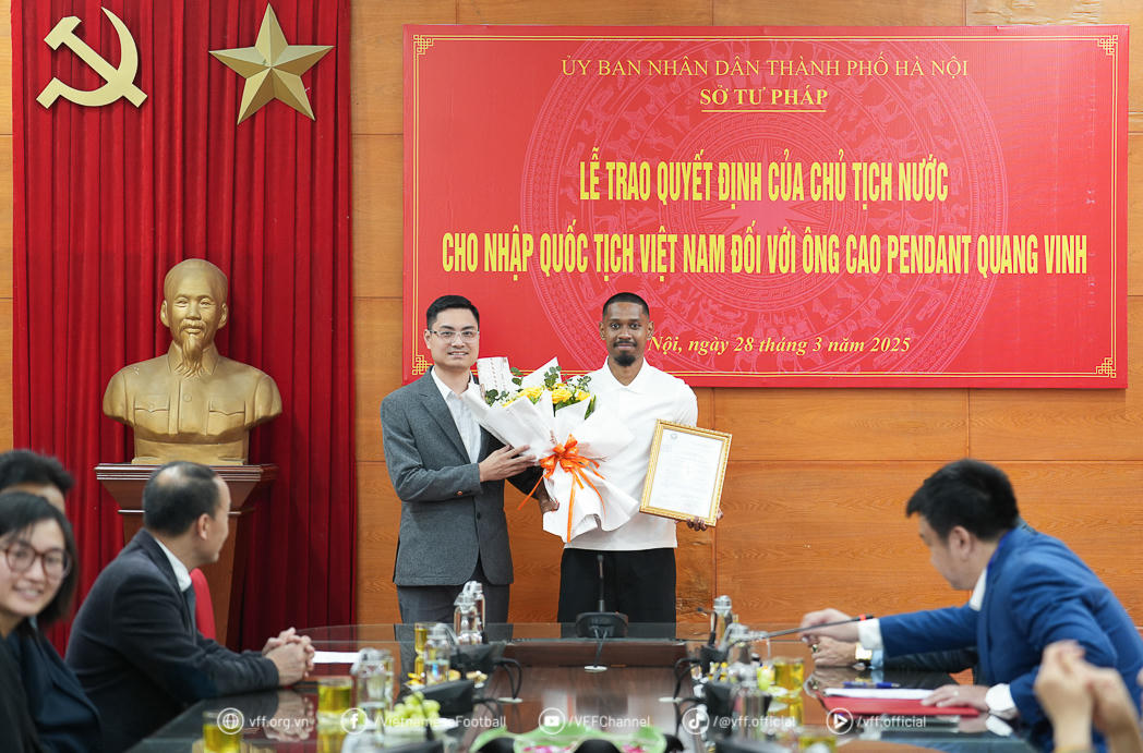Cầu thủ Cao Pendant Quang Vinh chính thức trở thành công dân Việt Nam