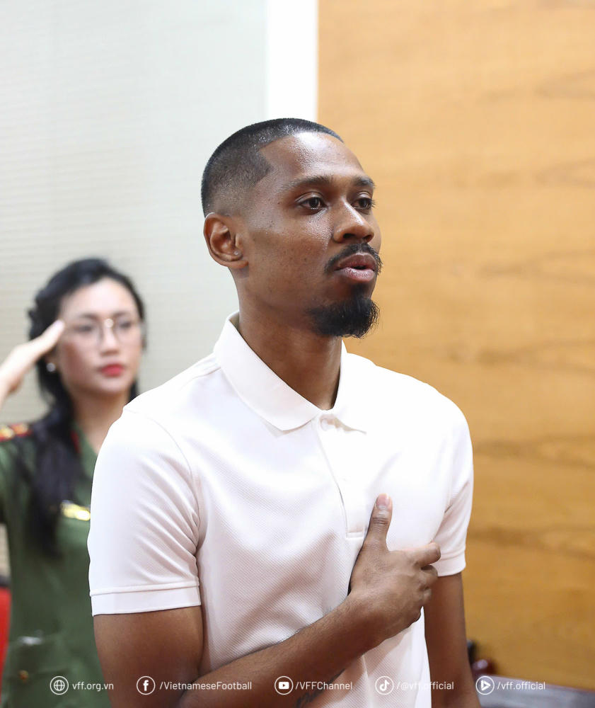 Cầu thủ Cao Pendant Quang Vinh chính thức trở thành công dân Việt Nam