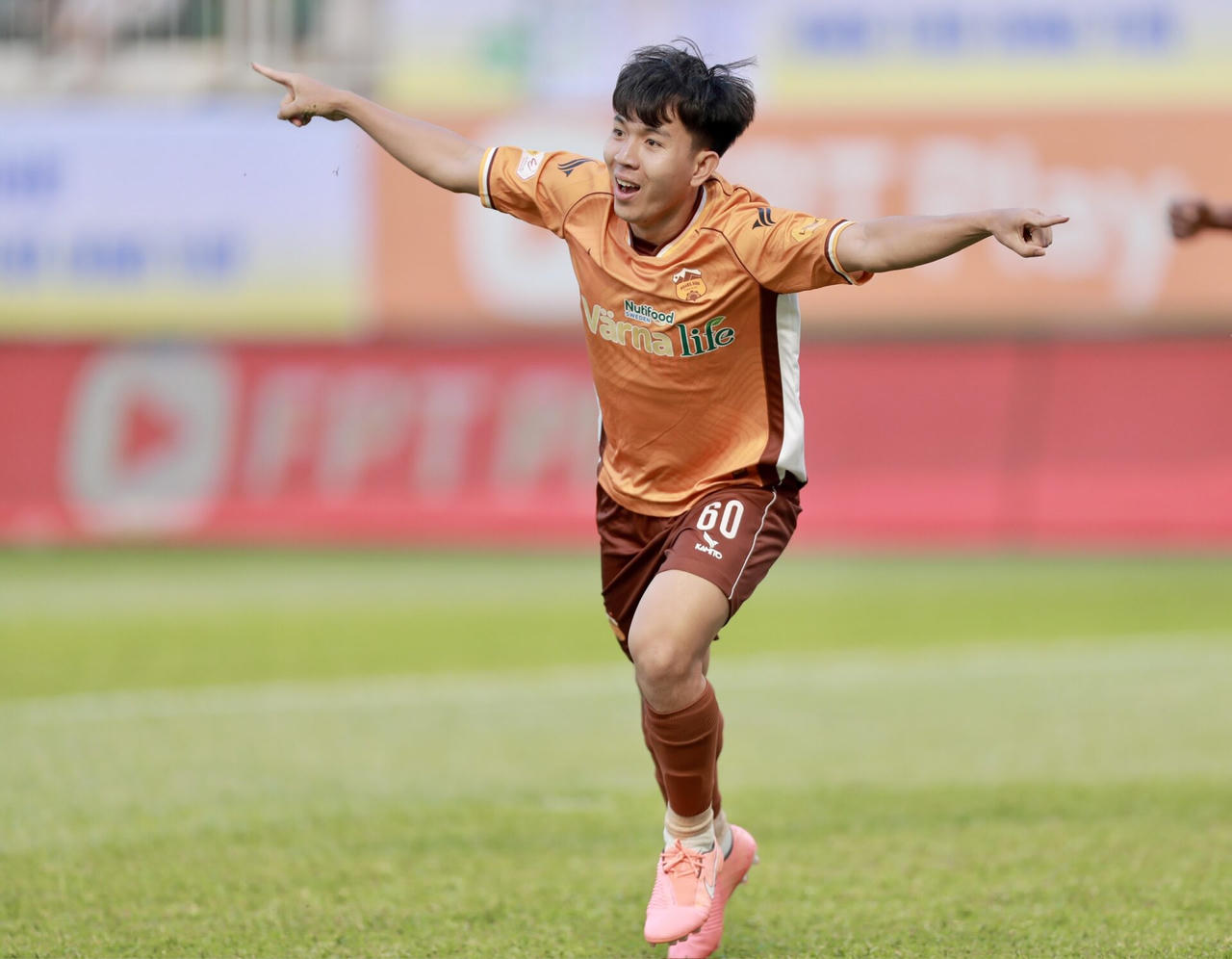 Vòng 18 V.League: Bùng nổ các trận 'derby'