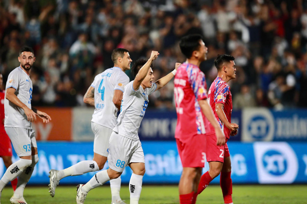 Cuộc đua vô địch và trụ hạng V.League gay cấn