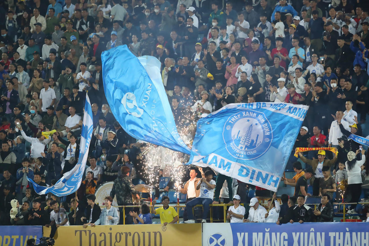 Bóng đá miền Trung hụt hơi