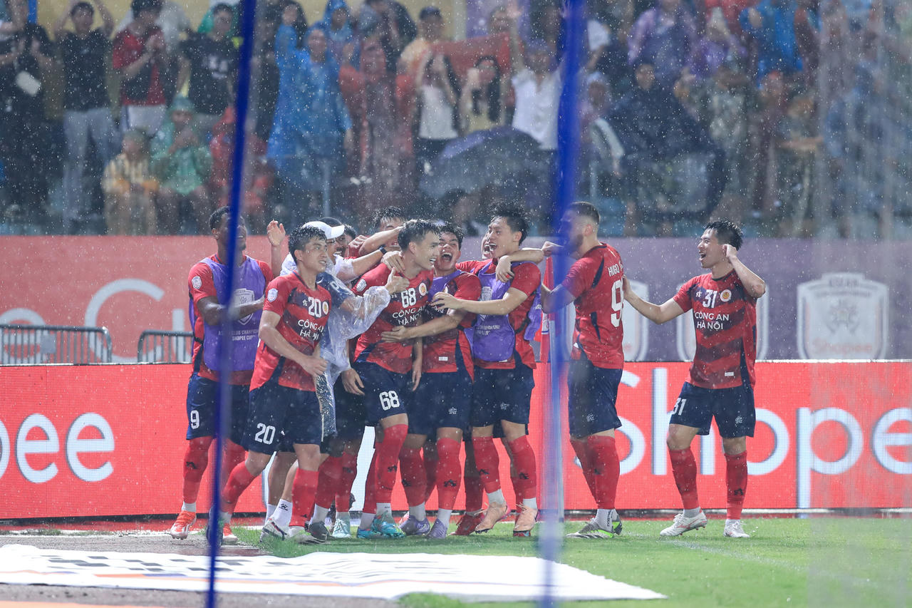 Công an Hà Nội nhận mưa tiền thưởng khi vào chung kết C1 Đông Nam Á