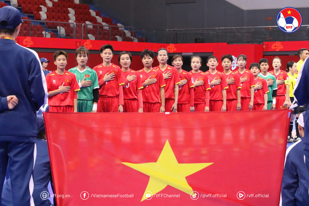 Futsal nữ Việt Nam ra quân thắng trận