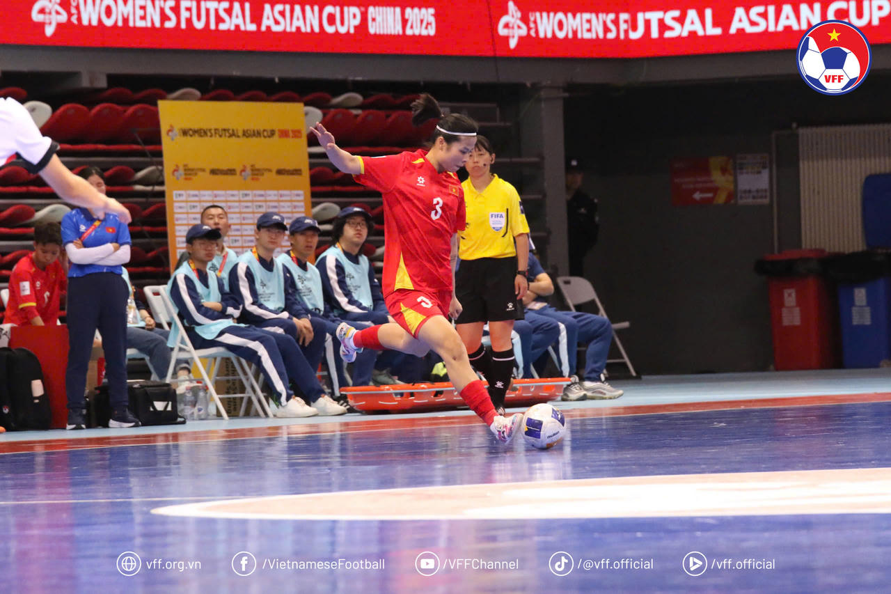Futsal nữ Việt Nam ra quân thắng trận