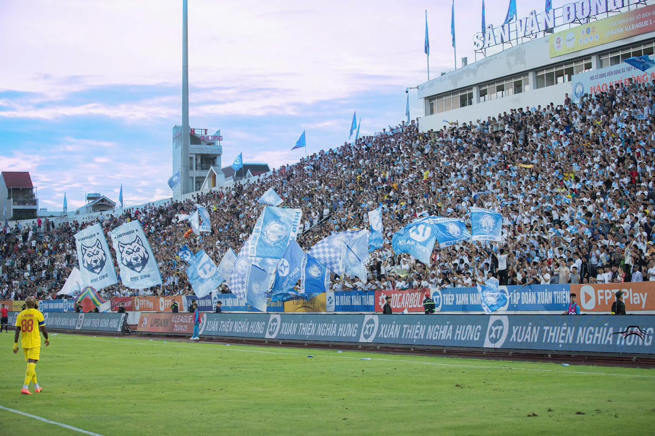 Sân Thiên Trường lại dậy sóng