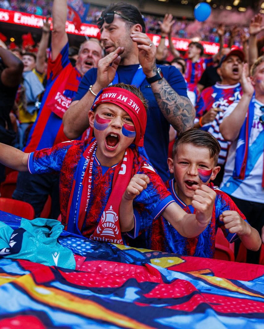 Màn ăn mừng 'ngạo nghễ' của Crystal Palace 
